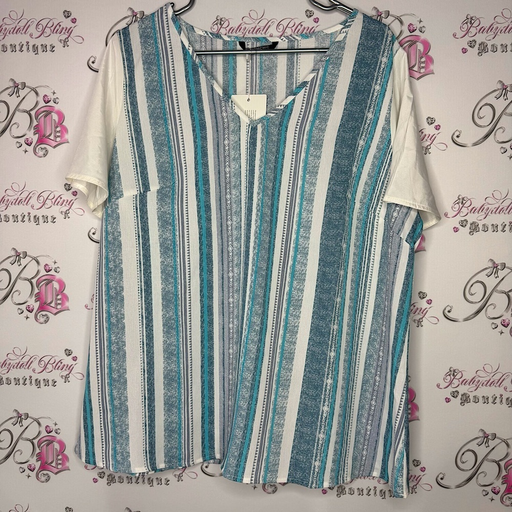 Bloomchic Tshirt top blue white striped v neck light weight style beach 🏖️ vibe